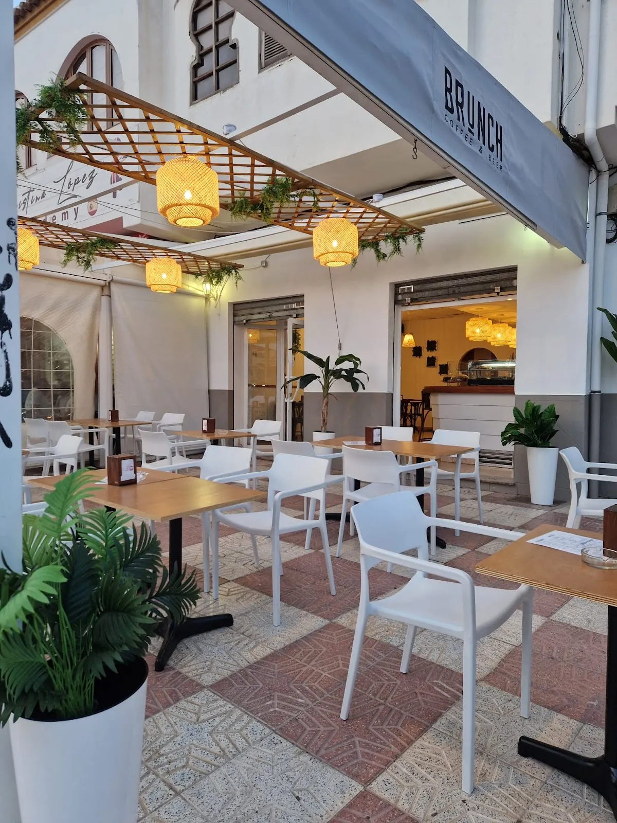 Café Bar Brunch Coffe&Beer